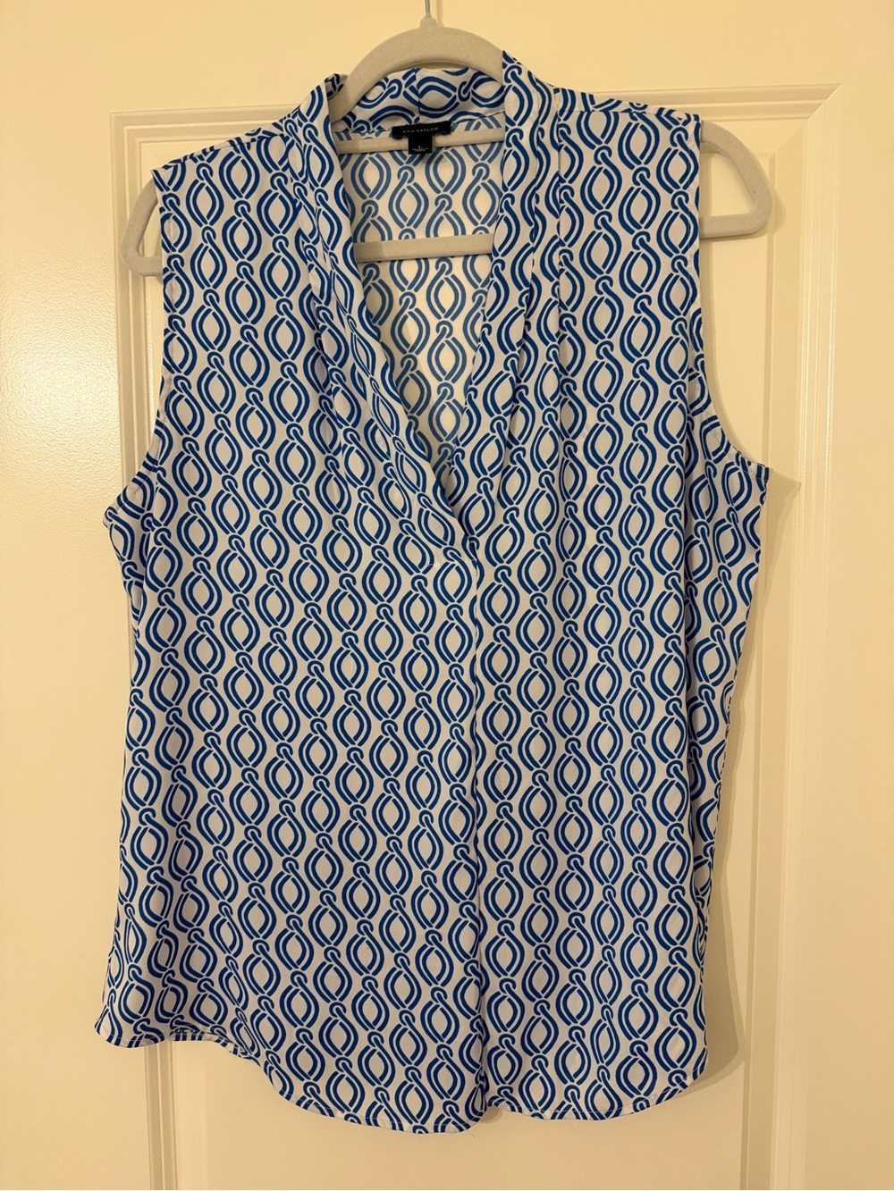 Ann Taylor Blue and White Sleeveless V-Neck Geometric Blouse
